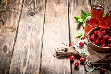 Fresh cherry and the juice in the glasses.