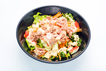 vegetable salad with tuna
