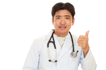 笑顔の医師