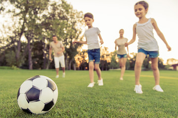 Fototapeta premium Family playing soccer