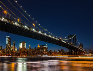 Fototapeta na wymiar Manhattan Bridge At Night