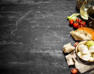 Mozzarella with fresh bread, tomatoes and greens.