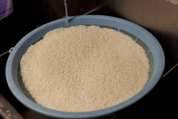 White rice soaks in water before service. 