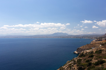 Fototapeta premium City by the sea surrounded by mountains