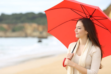 Longing woman thinking looking at horizon