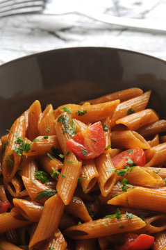 Penne all'arrabbiata &Sigma;ά&lambda;&tau;&sigma;&alpha; &Alpha;&rho;&rho;&alpha;&mu;&pi;&iota;ά&tau;&alpha; 아라비아타 소스 Cucina italiana アラビアータ Arrabbiata Аррабиата Pasta 香辣茄醬直通粉 Italian cuisine Итальянская кухня 義大利飲食 이탈리아 요리 イタリア料理 Italienische K&uuml;che sauce