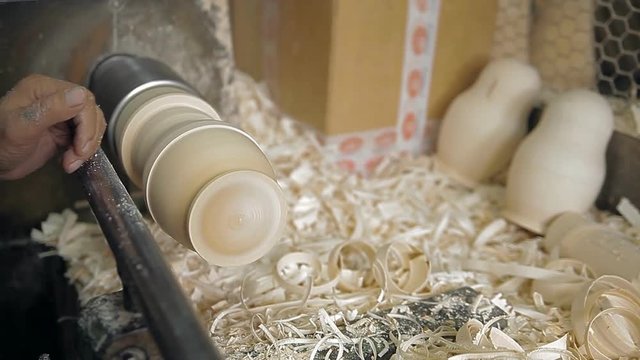 Making a Russian national toy on a lathe