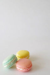 三色のマカロン
