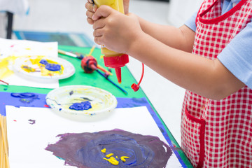 Hands of painting