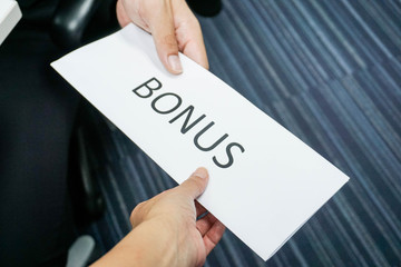 Boss give bonus to the employee by hand