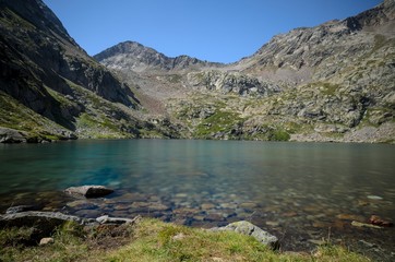 Fototapeta na wymiar Mountain lake of Valscura in Maritime Alps Park, Italy