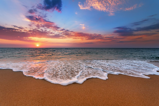 Fototapeta Colorful ocean beach sunrise.
