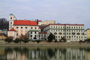 Fototapeta na wymiar Dome St.Stephan on the river Inn, Passau