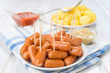 mini frankfurters with whole fries