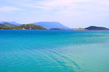 Fototapeta premium Turquoise color of Adriatic sea near Peljesac peninsula in Croatia