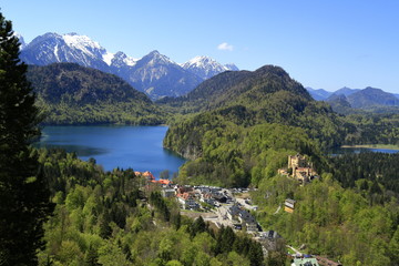 Fototapeta na wymiar Hohenschwangau and Alpsee Lake