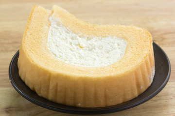 Custard cream roll cake