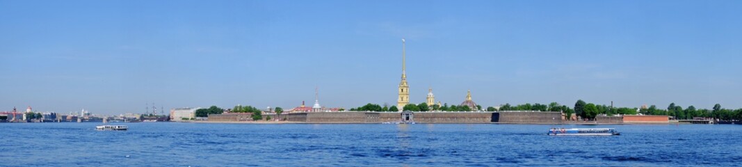 Obraz premium St. Petersburg and the Neva