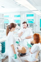 Obraz premium Trying to memorise the stages of cavity treatment
