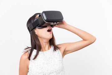 Naklejka premium Woman looking via virtual reality and feeling scary