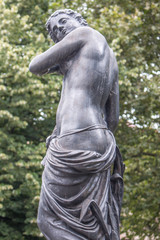 Statue de Afrodita de Parque del Muelle de Avil&eacute;s en Asturias
