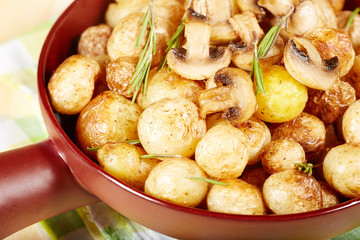 Potato roasted with mushrooms, served with rosemary, vegetarian food