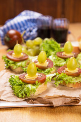 canape with grape