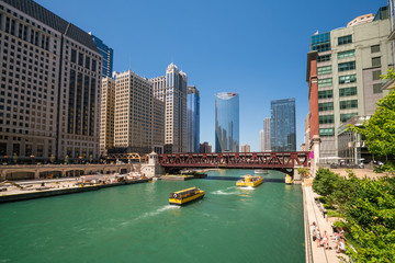 Fototapeta na wymiar The Chicago River and downtwn Chicago skylinechicago, river, lak