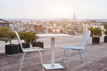Papier Peint photo Lavable Restaurant beau restaurant de luxe sur le toit à Paris avec vue panoramique sur la ville