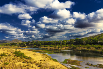 République d& 39 Afrique du Sud - Province de Mpumalanga. La rivière Crocodile (Krokodilrivier en afrikaans) près de Malelane Gate, Kruger National Park