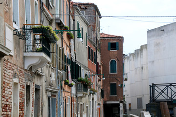Fototapeta na wymiar Picturesque architecture in Venice, Italy. 