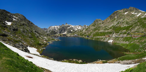 Fototapeta na wymiar Panorama vom Grossen Sankt Bernhard - Colle del Gran San Bernardo