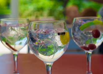 3 copas de gin tonics