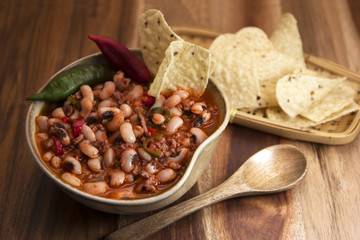 Chili con carne with black eyed beans and nachos.
