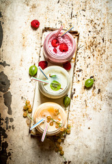 Berry smoothie gooseberries, raspberries and white currants.