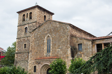 Fototapeta na wymiar Iglesia San Nicolás de Bari en el centro histórico de Avilés en Asturias
