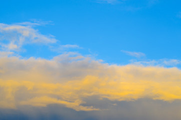 Obraz premium blurry sky with clouds and sun