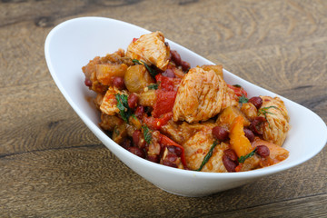 Turkey with beans and tomato