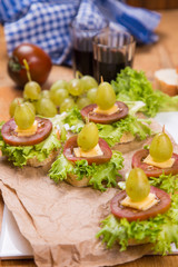 canape with grape