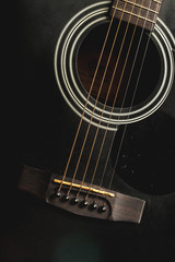 Obraz premium Acoustic Guitar in black and white the music room