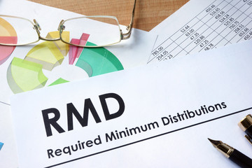 Paper with words RMD required minimum distributions - obrazy, fototapety, plakaty