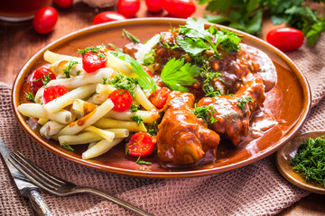 Chicken in tomato sauce with rice and green beans