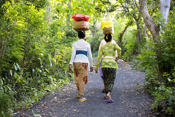 NUSA PENIDA, INDONESIA - AUGUST  13 2016 : Hindu women carry on their heads offerings, August 13....