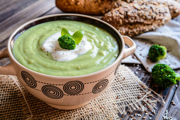 Creamy broccoli soup