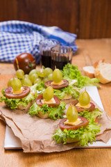 canape with grape