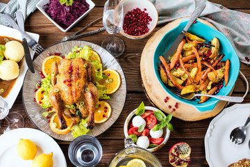 Grillhänchen mit verschiedenen zutaten