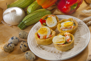 tartine con uova di quaglia