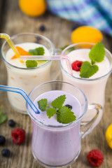 Smoothies with fresh berries