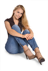 hübsche junge Frau sitzend