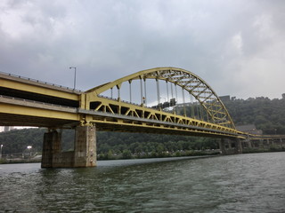 Fototapeta na wymiar Yellow bridge with arch in Pittsburgh, Pennsylvania 